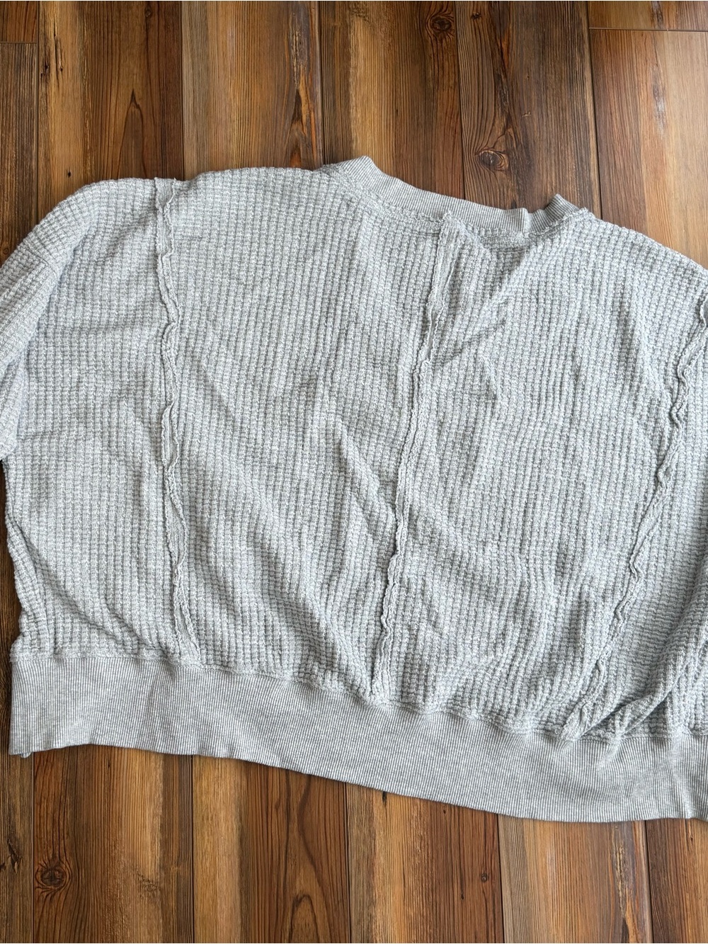 American Eagle Outfitters Light Gray Waffle-Knit V-Neck Sweater - Picture 6 of 6